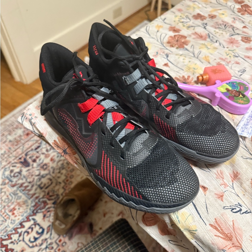 Nike Kyrie Flytrap V - image 1